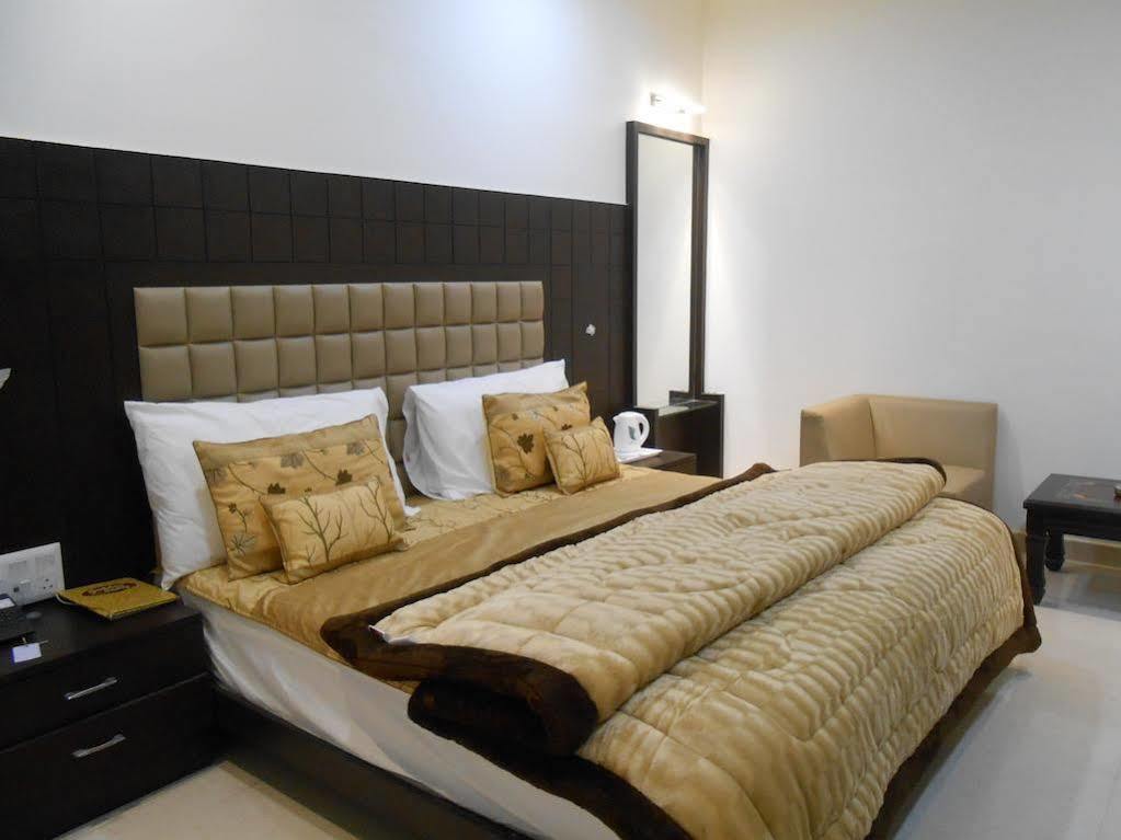 Hotel Madhushrie Agra  Esterno foto
